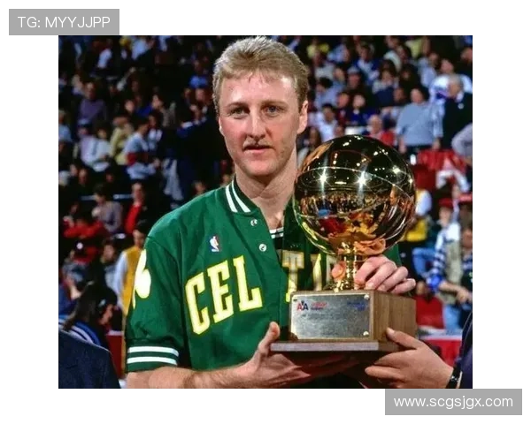 拉里·伯德关键时刻投篮命中率高于同期后卫，展现无球威胁提升球队进攻稳定性